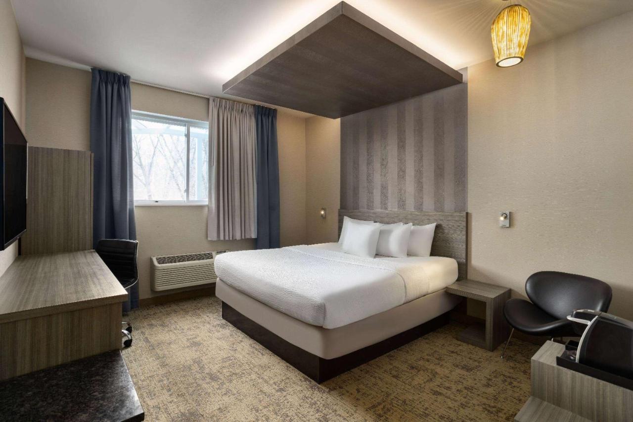 Ramada By Wyndham Bronx Hotell New York Exteriör bild