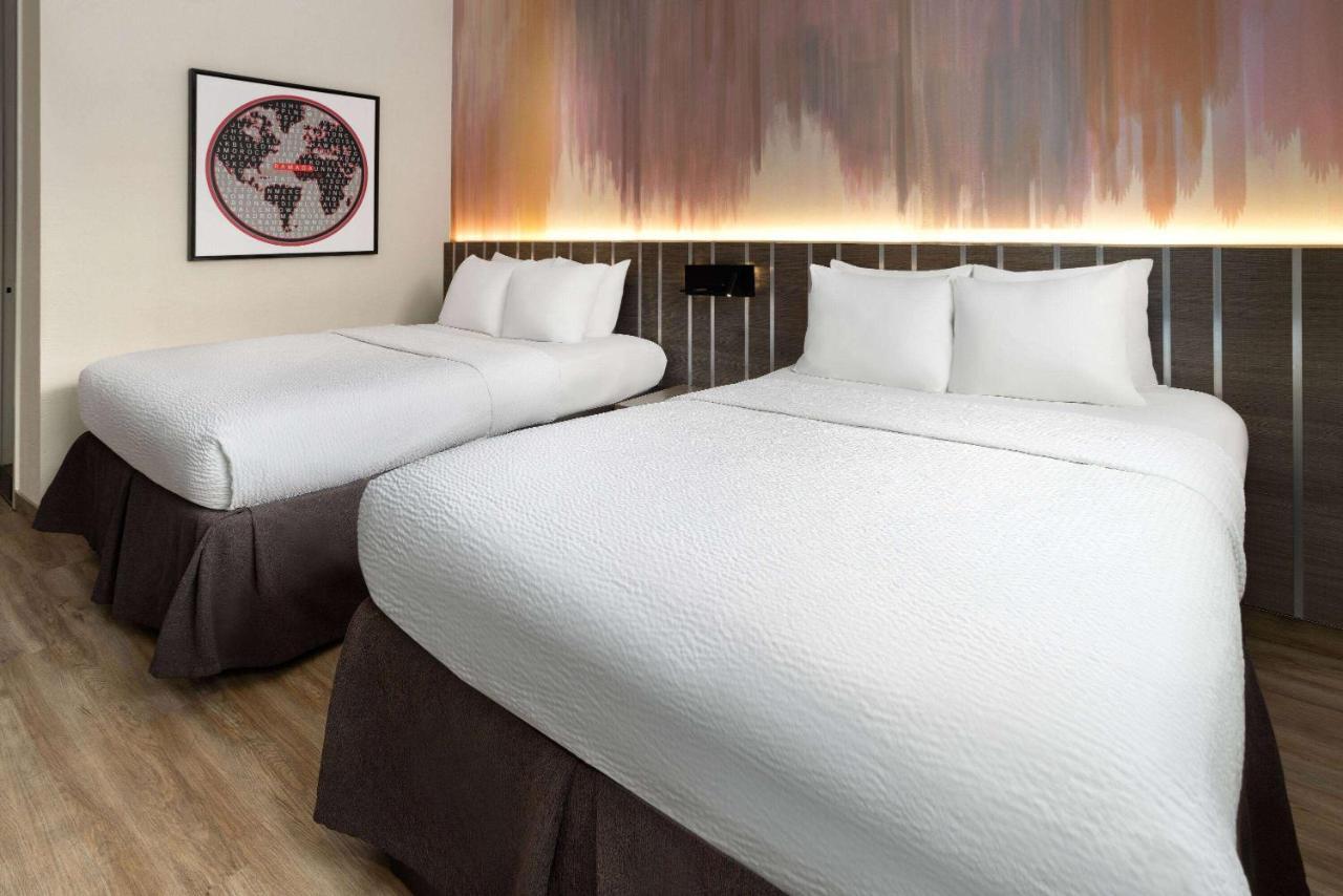 Ramada By Wyndham Bronx Hotell New York Exteriör bild