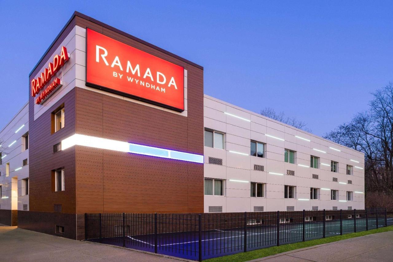 Ramada By Wyndham Bronx Hotell New York Exteriör bild