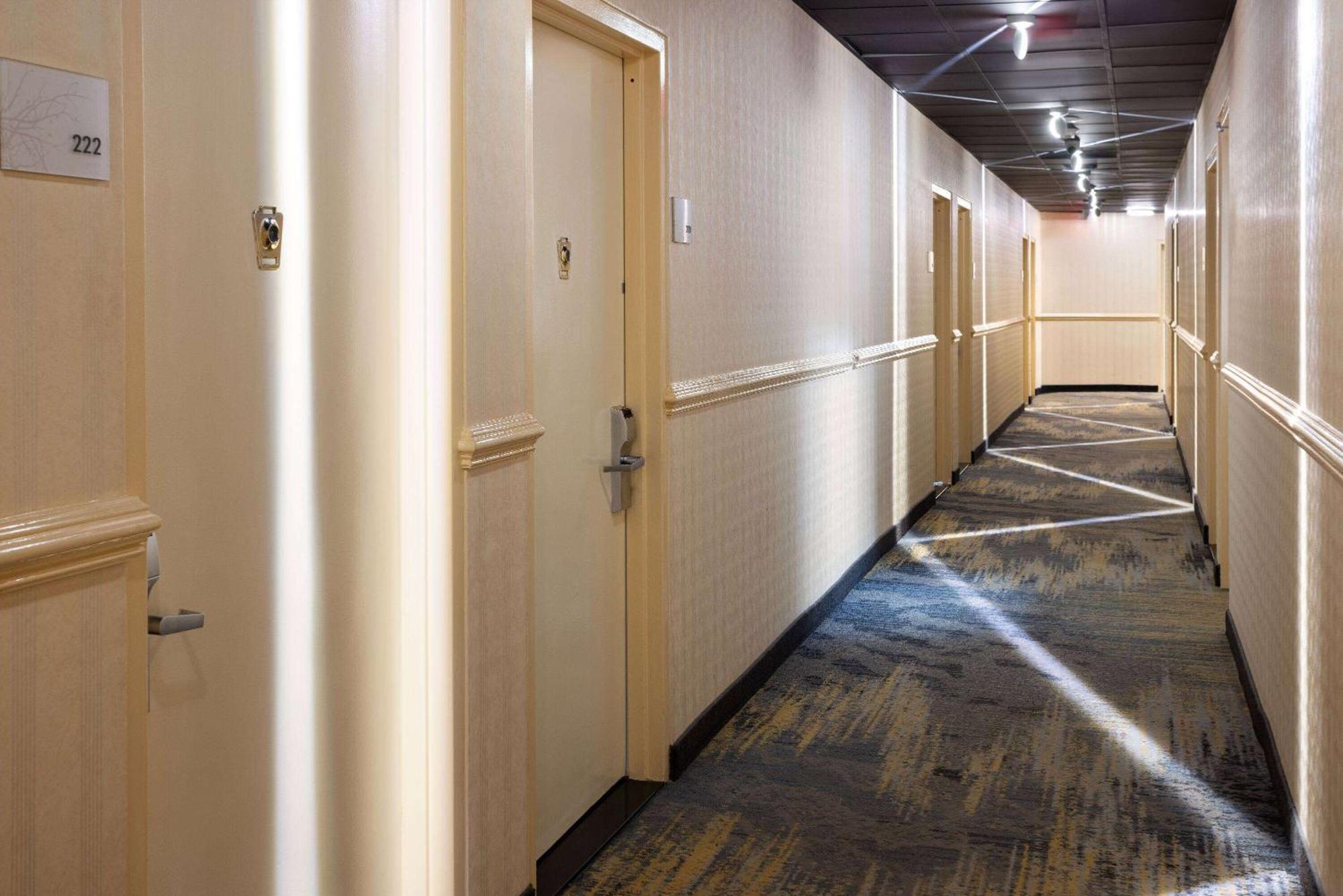 Ramada By Wyndham Bronx Hotell New York Exteriör bild