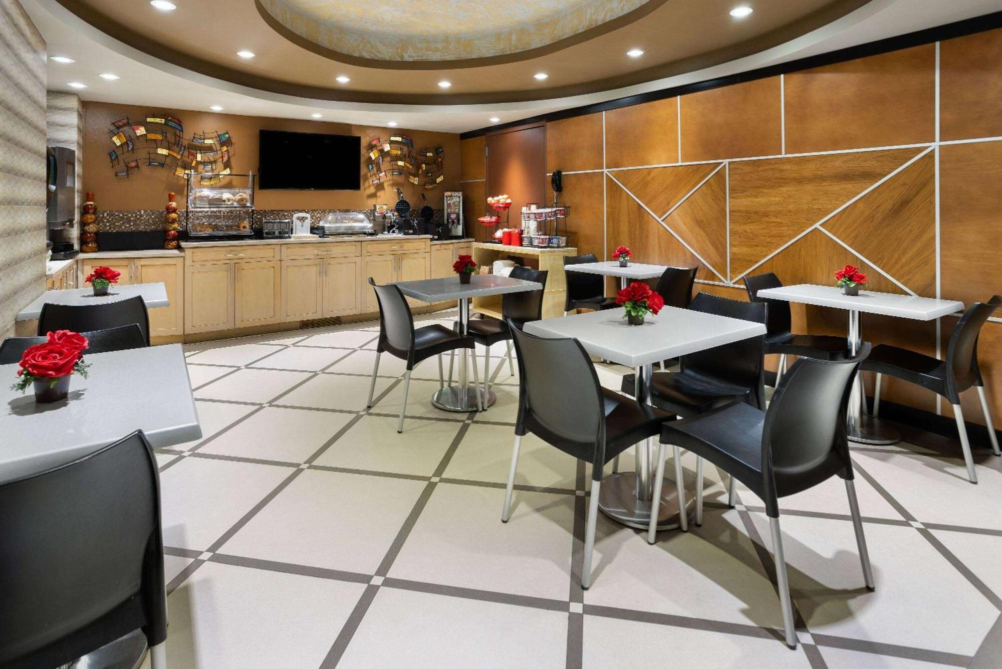 Ramada By Wyndham Bronx Hotell New York Exteriör bild