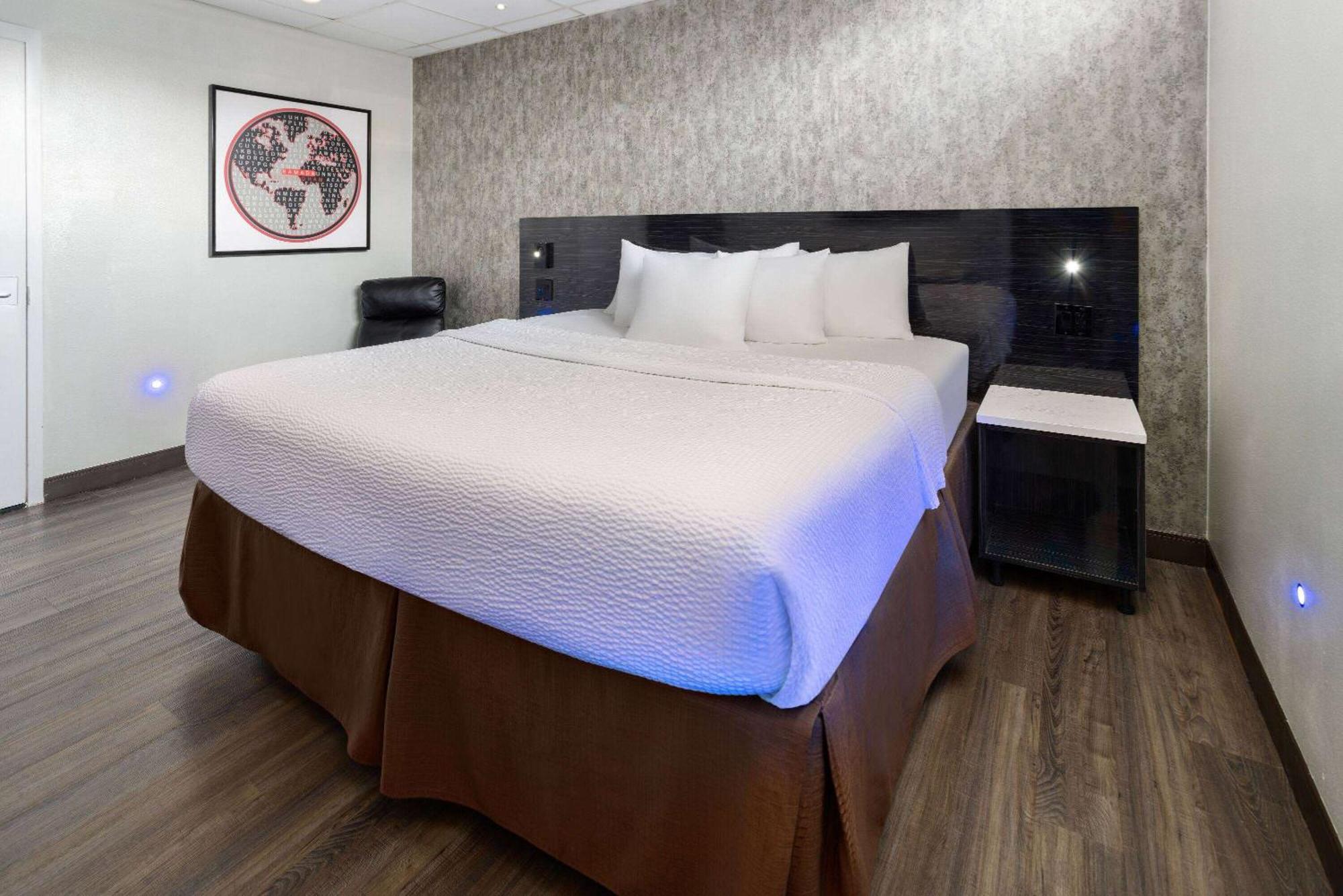 Ramada By Wyndham Bronx Hotell New York Exteriör bild