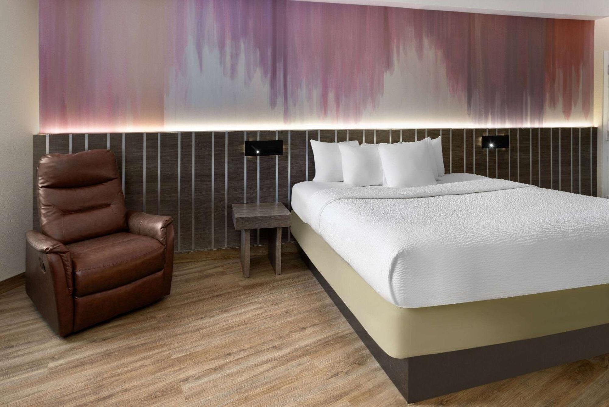 Ramada By Wyndham Bronx Hotell New York Exteriör bild