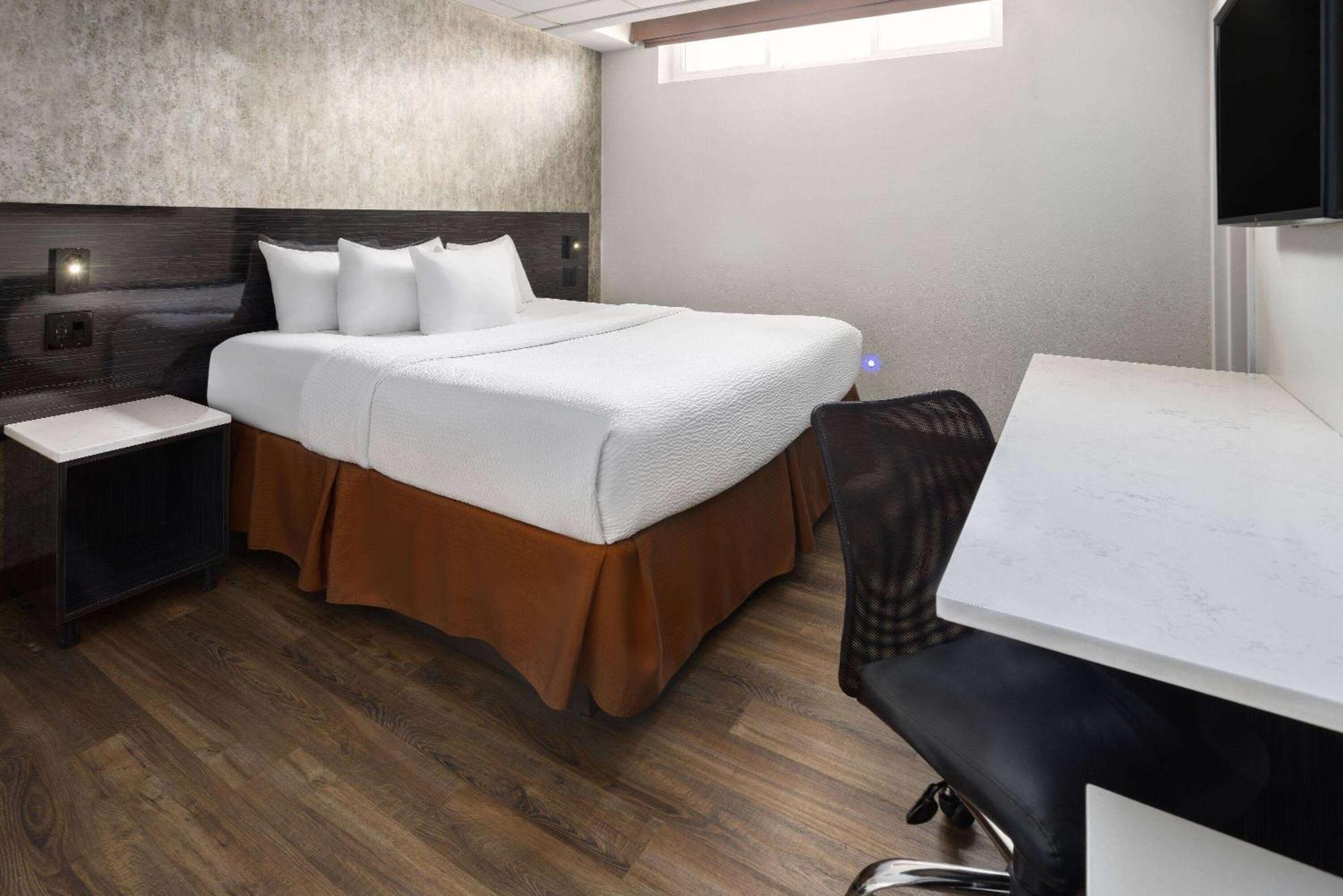 Ramada By Wyndham Bronx Hotell New York Exteriör bild