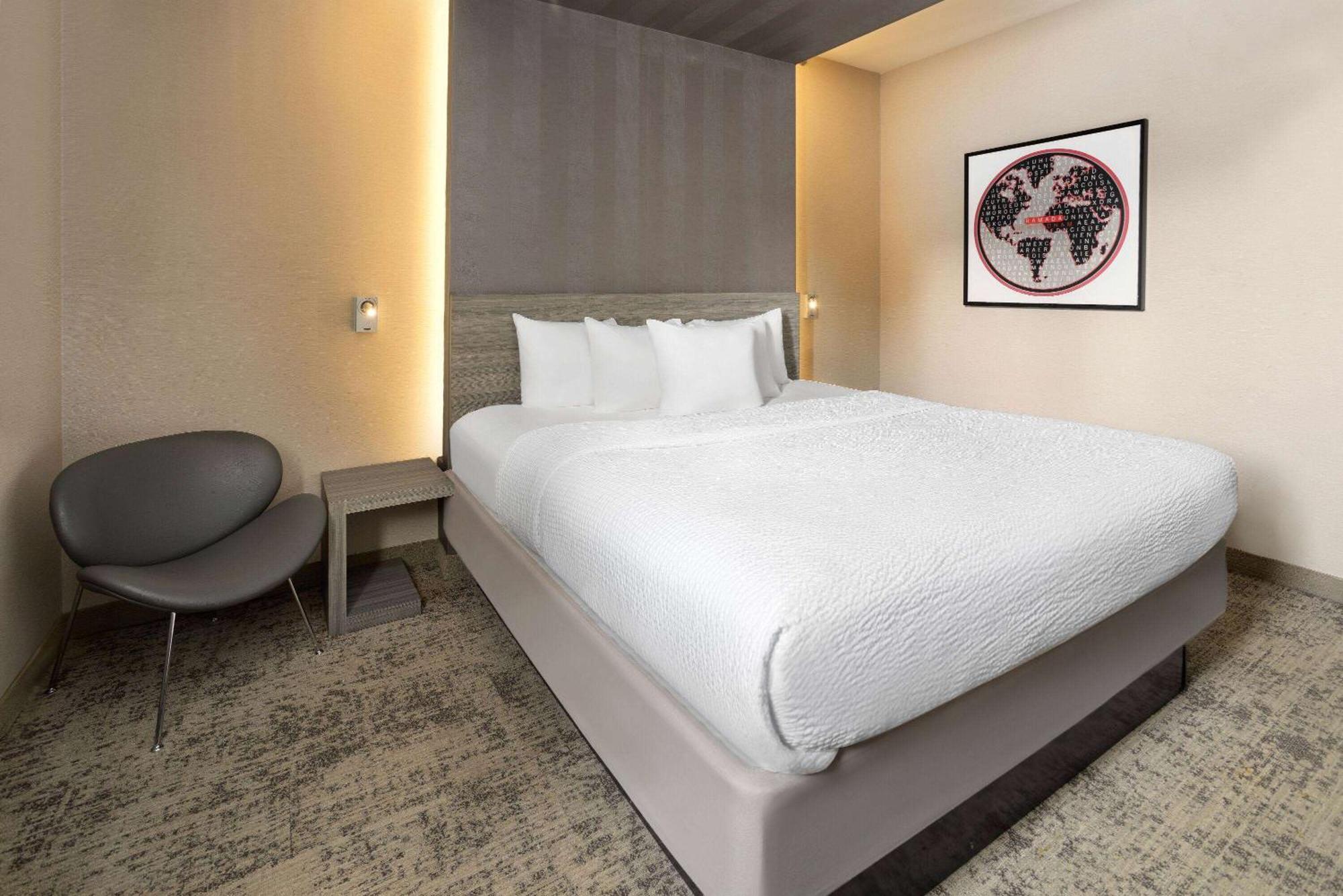 Ramada By Wyndham Bronx Hotell New York Exteriör bild
