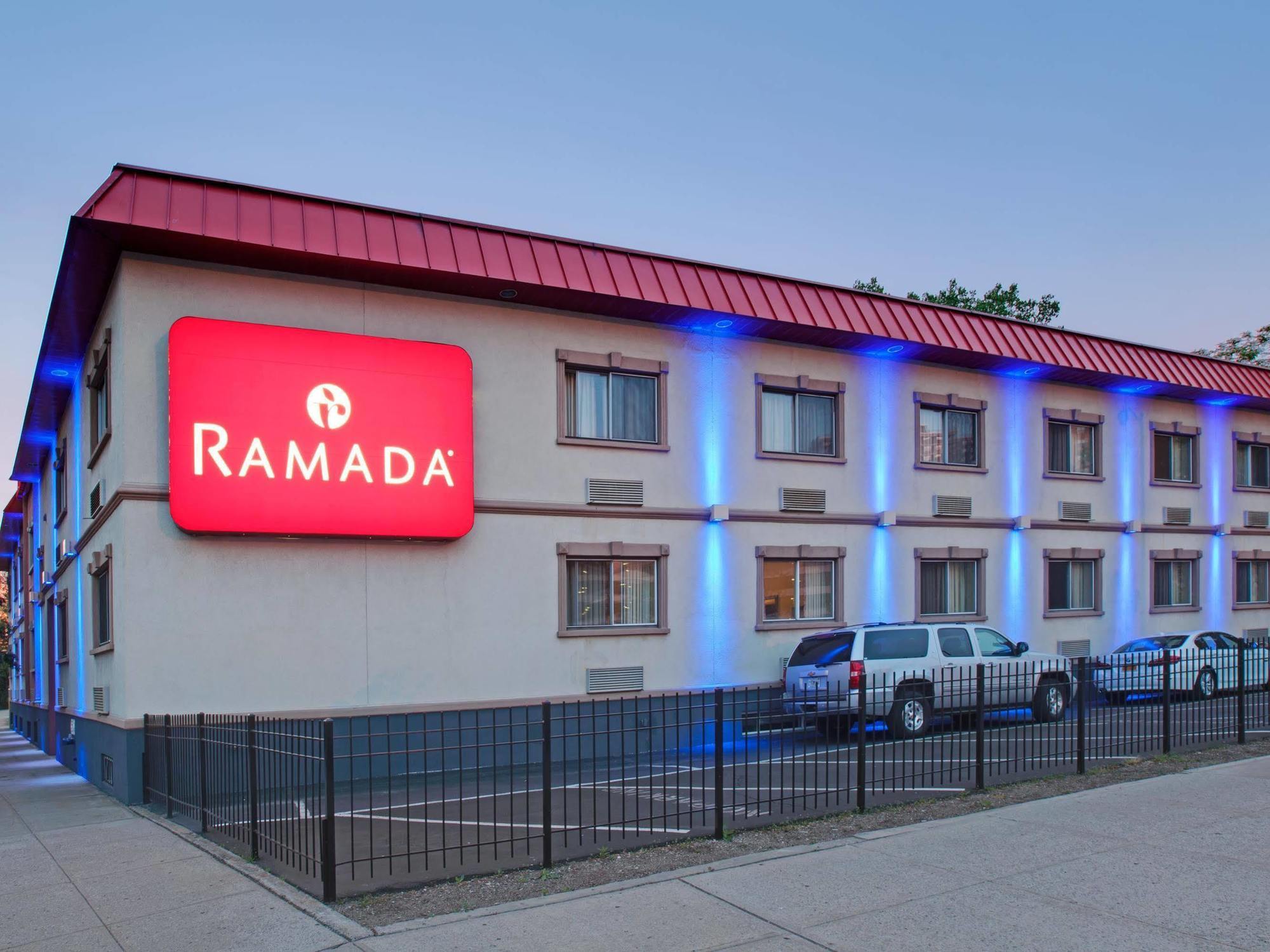 Ramada By Wyndham Bronx Hotell New York Exteriör bild