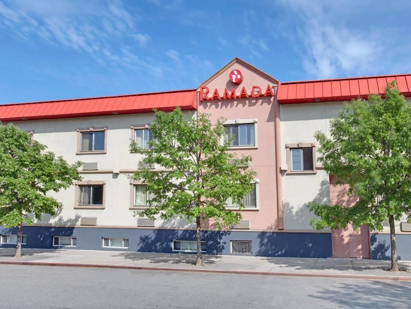Ramada By Wyndham Bronx Hotell New York Exteriör bild