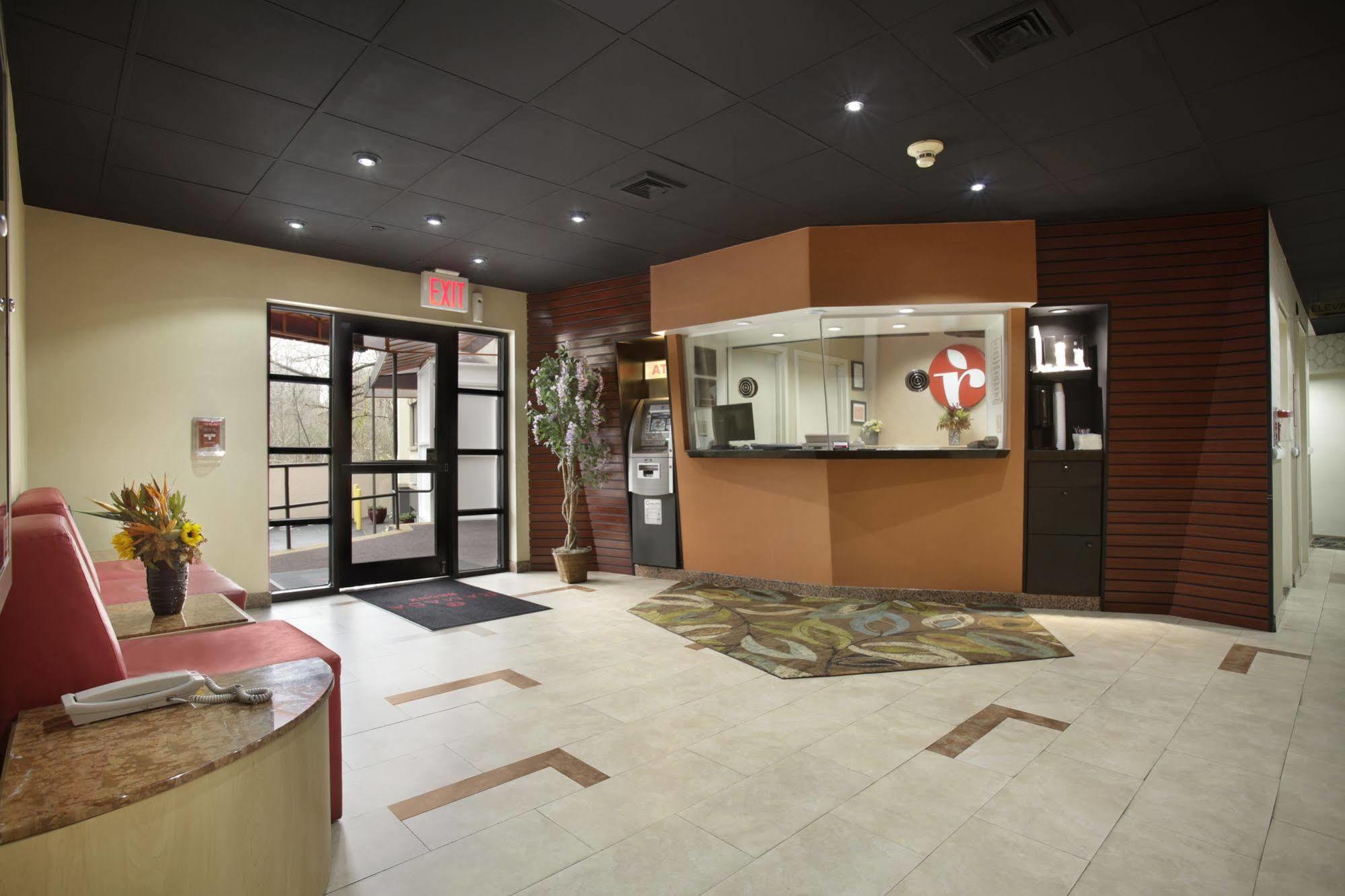 Ramada By Wyndham Bronx Hotell New York Exteriör bild