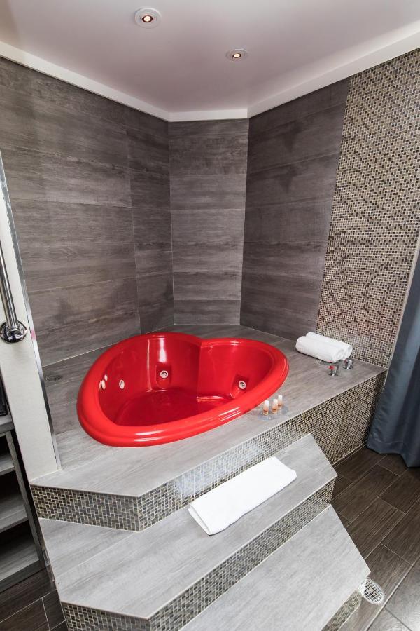 Ramada By Wyndham Bronx Hotell New York Exteriör bild
